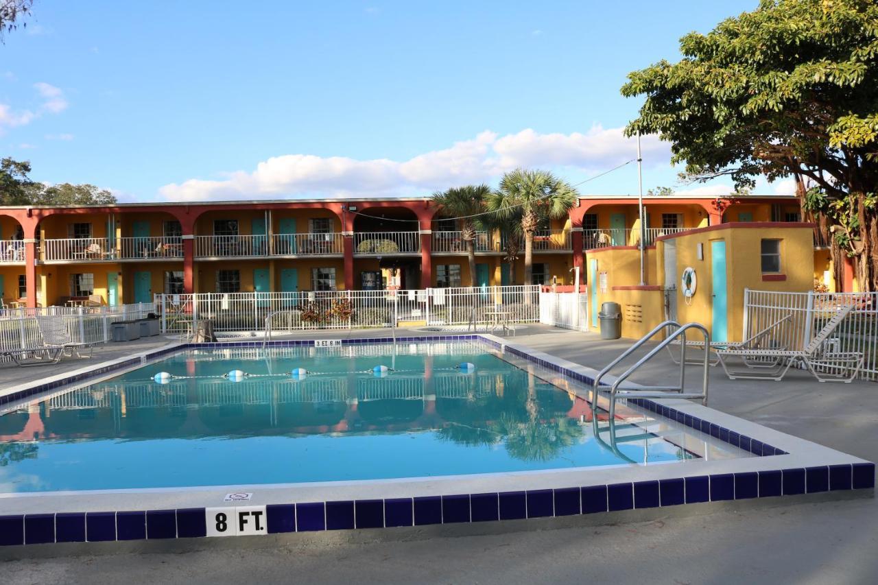 Howard Johnson By Wyndham Lake Front Park Кисими Екстериор снимка