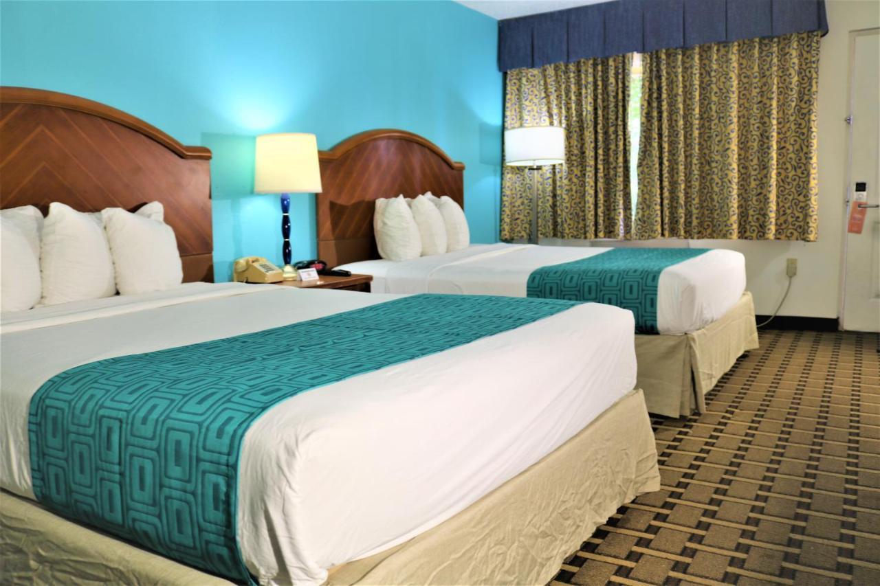 Howard Johnson By Wyndham Lake Front Park Кисими Екстериор снимка