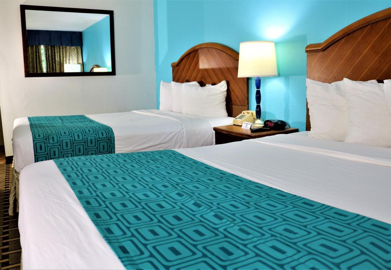 Howard Johnson By Wyndham Lake Front Park Кисими Екстериор снимка