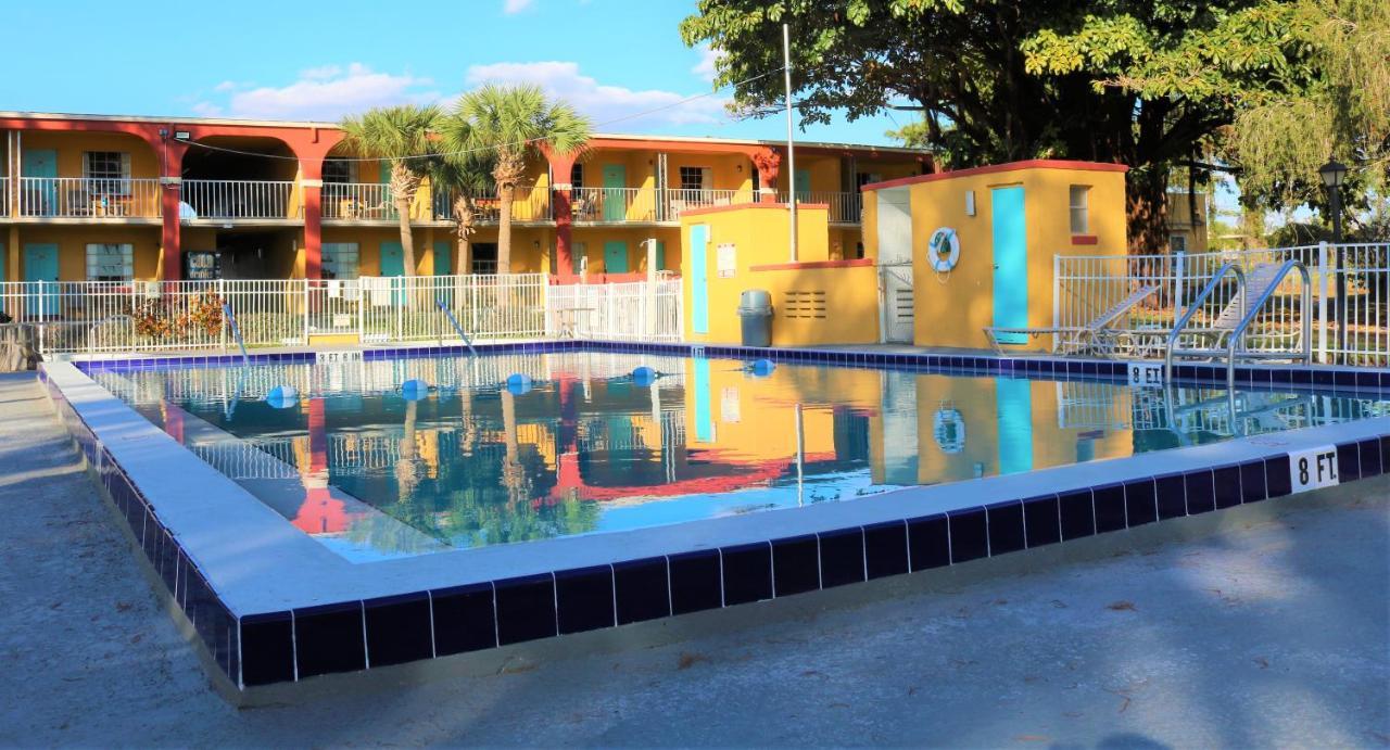 Howard Johnson By Wyndham Lake Front Park Кисими Екстериор снимка