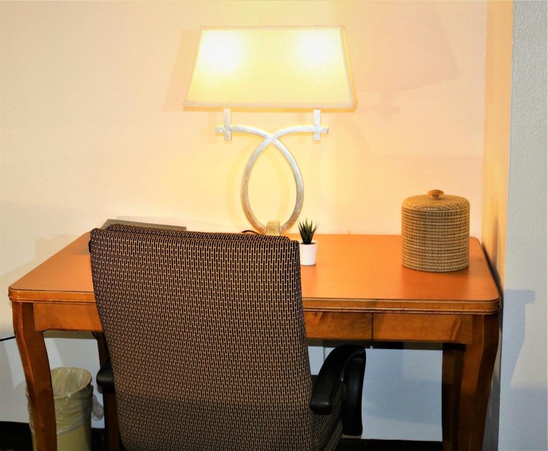 Howard Johnson By Wyndham Lake Front Park Кисими Екстериор снимка