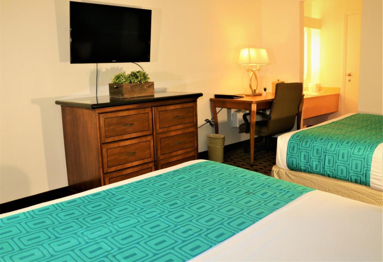 Howard Johnson By Wyndham Lake Front Park Кисими Екстериор снимка