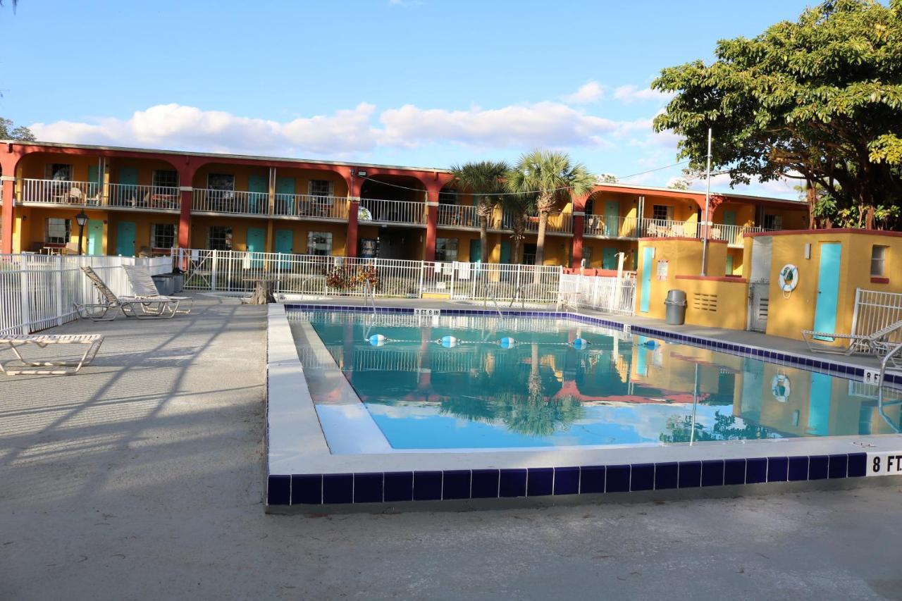 Howard Johnson By Wyndham Lake Front Park Кисими Екстериор снимка